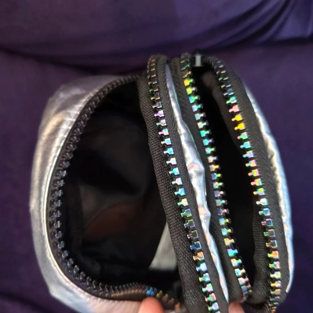 🆕Nobo Iridescent Mini Camera bag Crossbody NWT